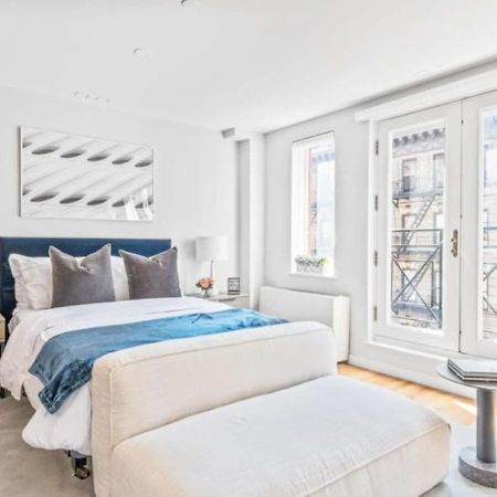 Luxe Studio With Charming Juliet Balcony Apartment New York Bagian luar foto