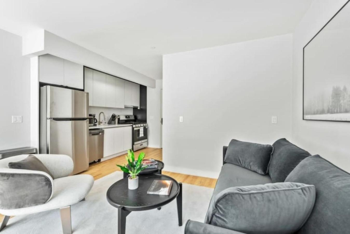 Luxe Studio With Charming Juliet Balcony Apartment New York Bagian luar foto