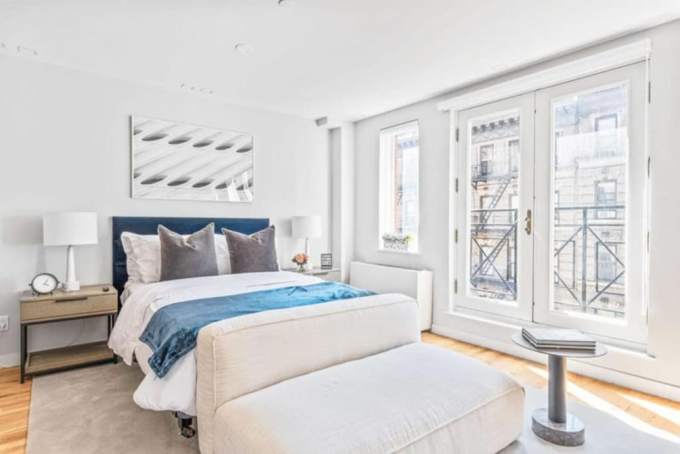 Luxe Studio With Charming Juliet Balcony Apartment New York Bagian luar foto